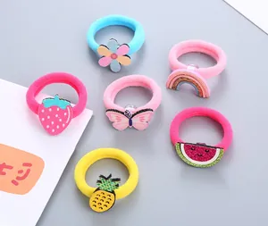 Détails d'élastiques à cheveux colorés pour enfants avec motifs de fruits et fleurs