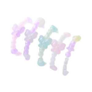 Lot de cinq bracelets de perles pour enfants avec breloques papillon aux couleurs pastel douces