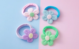 Détail d'un lot de 4 élastiques à cheveux fleurs aux couleurs pastel haute élasticité
