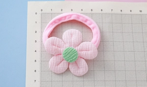Détails de taille de l'élastique à fleurs roses avec tissu côtelé sur règle