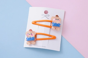 Detail of cute bear resin hair clips on a pastel card for girls and toddlers