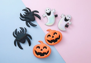 Détail de pinces à cheveux d'Halloween avec araignée, fantôme et citrouille, lot de 6