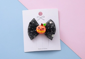 Barrette d'Halloween avec citrouille en résine et nœud en tulle noir à pois blancs