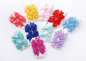 Détails d'un lot de barrettes nœuds en ruban gros-grain en diverses couleurs