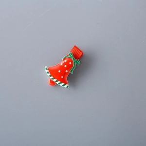 Vue détaillée de la pince à cheveux cloche de Noël rouge avec pois et ruban vert