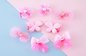 Détail de 8 pinces à cheveux rose en tulle avec fleurs et papillons pour filles