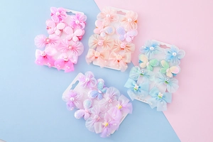 Détail de l'ensemble de barrettes à fleurs et papillons colorés pour filles