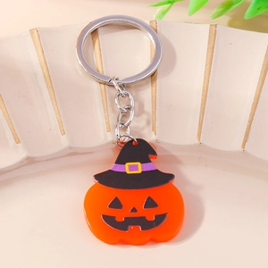 Modischer Halloween Schlüsselanhänger mit Kürbis und schwarzem Hexenhut Accessoire