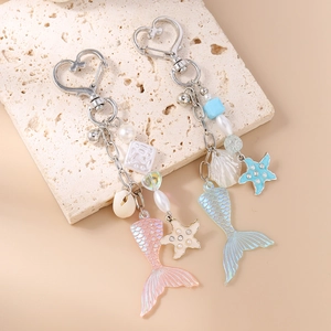 Porte-clés sur le thème marin avec queue de sirène, étoile de mer et mousqueton cœur