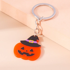 Detailansicht Halloween-Kürbis-Schlüsselanhänger mit Hexenhut und glattem Acryl