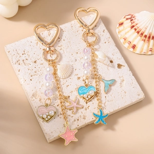 Porte-clés coquillage et étoile de mer doré avec perles et fermoir en forme de cœur