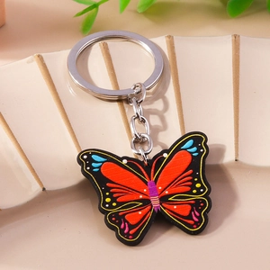 Detailansicht Schmetterling Schlüsselanhänger mit bunten Flügeln und Metallring