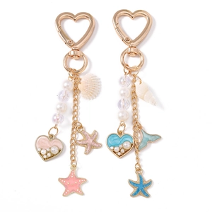 Porte-clés thème océan avec coquillages, étoiles de mer et perles sur chaîne dorée