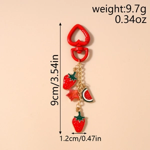 Dettaglio delle dimensioni del portachiavi fragola e anguria e peso di 9,7 g