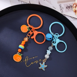 Porte-clés tendance avec étoile de mer, perles orange et clochettes pour sacs