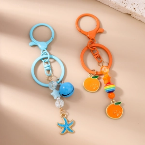 Détails de porte-clés colorés avec pendentifs étoile de mer et breloques orange