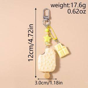 Dettaglio portachiavi a forma di ghiacciolo alla crema con dimensioni 12cm e peso 17.6g