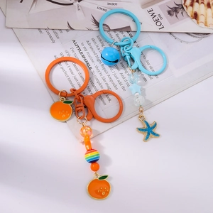 Détails de porte-clés avec pendentifs orange et étoile de mer et perles multicolores