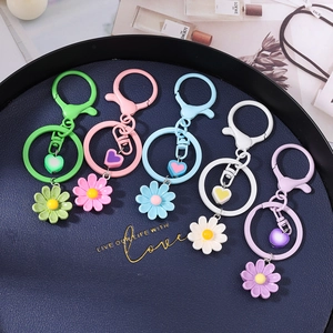 Set di cinque portachiavi a margherita minimalisti in vari colori pastello