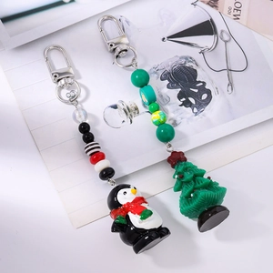Porte-clés mignon avec pingouin, sapin de Noël et perles colorées en résine