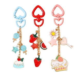 Set portachiavi cartone animato con stella fragola cupcake e clip a forma di cuore