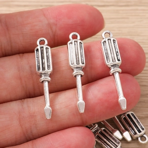 Vintage Zinc Alloy Screwdriver Pendants DIY Tool Charms Antique Silver Screwdriver Pendant For Necklace Keychain Jewelry Making Accessory