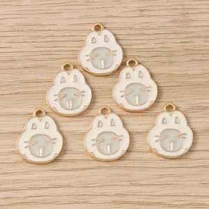 Détail de 6 breloques lapin en émail avec accents vert clair pour porte-clés DIY