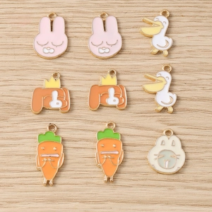 Pendentifs en Alliage Émaillé Dessin Animé Lapin Canard Chien Carotte Forme Charms Pour Création de Bijoux DIY Porte-Clés Sac