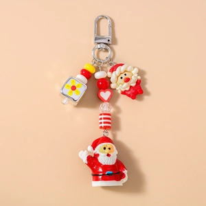 Détail du porte-clés bonhomme de neige de Noël avec perles et fermoir mousqueton argenté