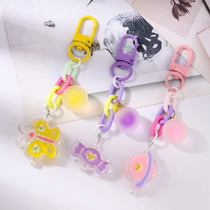 Porte-clés à grosse chaîne aux couleurs de bonbons avec breloques papillon et planète
