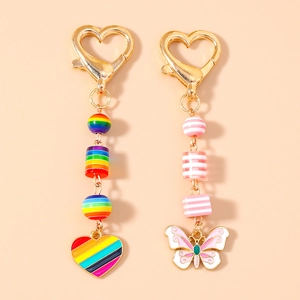 Porte-clés Perlé à Rayures Arc-en-Ciel Mode Pendentif Papillon avec Fermoir Cœur Charme de Sac Anneau de Clé Perles Colorées pour Cadeau Femme Fille