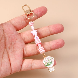 Porte-clés avec perles roses et blanches, pendentif tulipe et fermoir mousqueton doré
