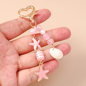 Portachiavi rosa tema oceano con chiusura a cuore, stella marina e ciondoli a conchiglia