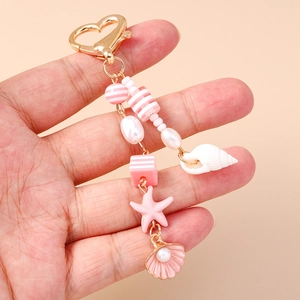 Portachiavi alla moda a tema marino con stelle marine rosa conchiglie e perline