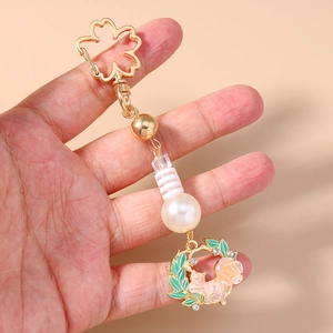 Handheld fashion floral cat keychain with pink enamel, golden ring and white faux pearl