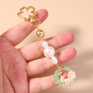 Fashionable floral cat keychain with white pearls and gold lobster clasp hanging ornament