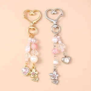 Porte-clés Perlé Forme de Cœur Fleur Alliage de Zinc Strass Perle Artificielle Ornement de Sac Femmes Cadeau Quotidien