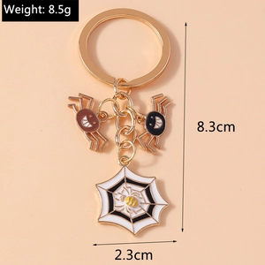 Detail of Halloween spider web keychain with dimensions 8.3cm and weight 8.5g