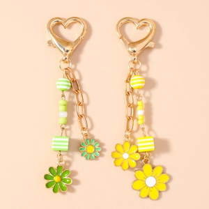 Fashion Daisy Flower Keychain Gold Alloy Enamel Sunflower Bag Pendant With Heart Clasp Striped Beads For Women Daily Gift