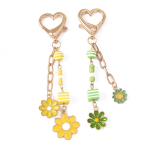 Daisy flower keychain set with colorful beads and heart-shaped lobster clasp