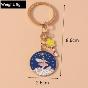 Dettaglio portachiavi fata dorata che mostra peso 9g, diametro 2,6cm e lunghezza 8,6cm