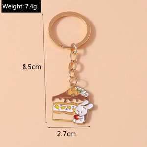 Detailansicht des kreativen Hasen-Kuchen-Schlüsselanhängers mit goldenem Zinkring