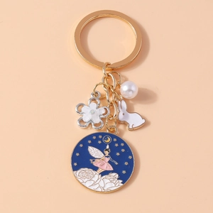 Détail du pendentif fée avec breloque lapin et perle pour porte-clés élégant