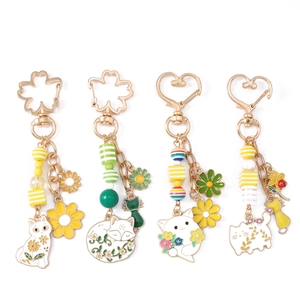 Niedliche Cartoon Katze Emaille Schlüsselanhänger mit Kirschblüten und Goldlegierung