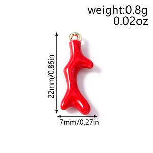 Detail van de rode koraaltak hanger met afmetingen van 22mm hoogte en 0,8g gewicht