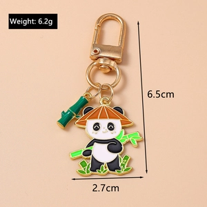 Détail du porte-clés panda mignon avec bambou, hauteur de 6,5 cm et poids de 6,2 g