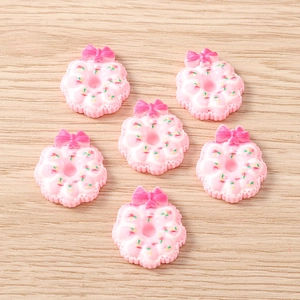 Lot de 6 breloques beignets roses en résine avec perles colorées pour décorations DIY