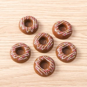 Donuts en résine chocolat avec rayures blanches et pépites colorées pour DIY 6pcs