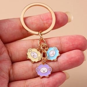 Porte-clés mignon mouton de dessin animé avec breloques colorées en émail et anneau doré