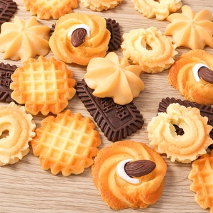 Gedetailleerd macrobeeld van realistische harskoekjes met wafel- en amandelstijl